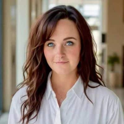Elizabeth Lawrence - Featured